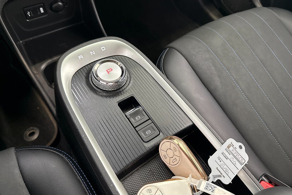 Vehicle Image 12
