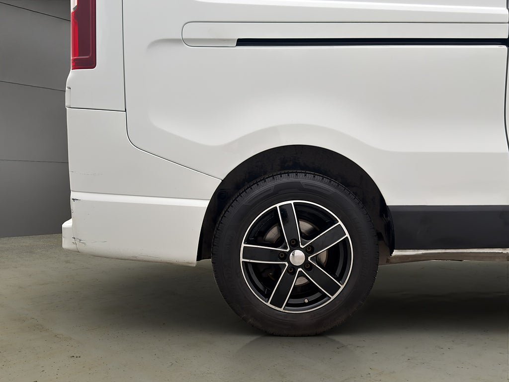 Vehicle Image 32