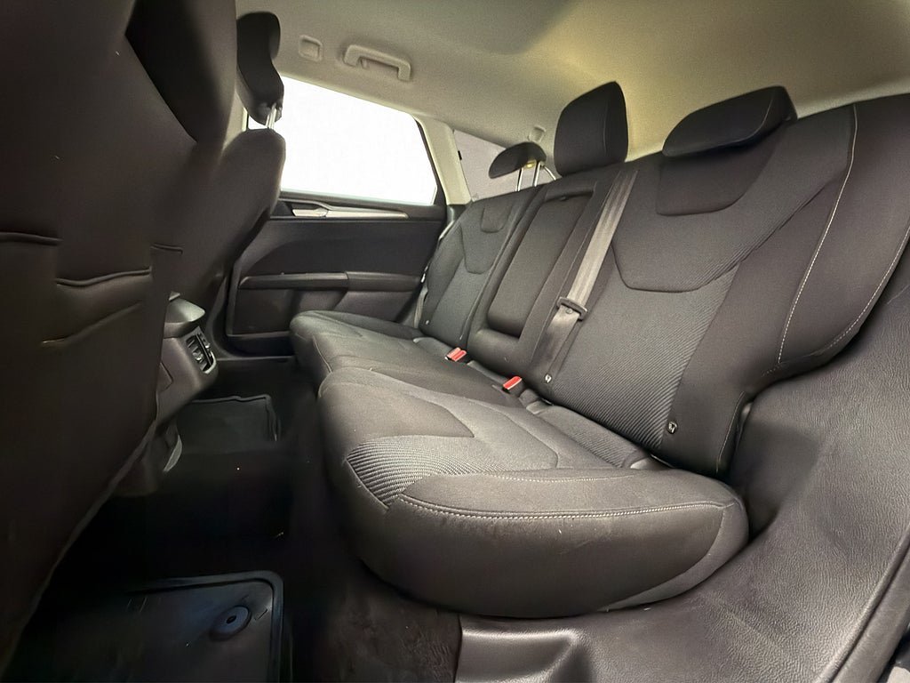 Vehicle Image 25