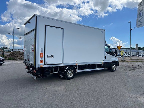 Vehicle Image 28