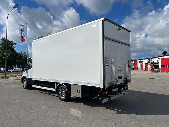 Vehicle Image 24