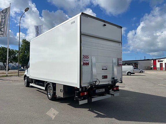 Vehicle Image 25