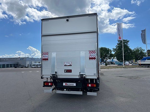 Vehicle Image 32