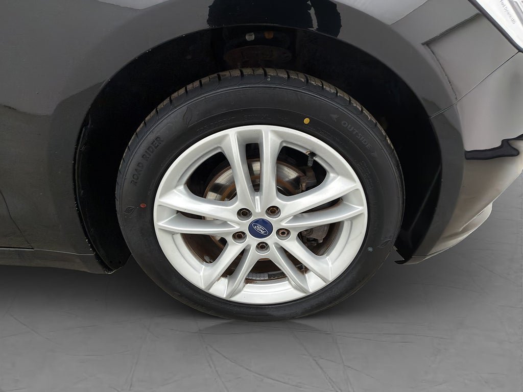 Vehicle Image 32