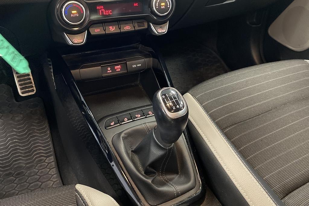 Vehicle Image 12