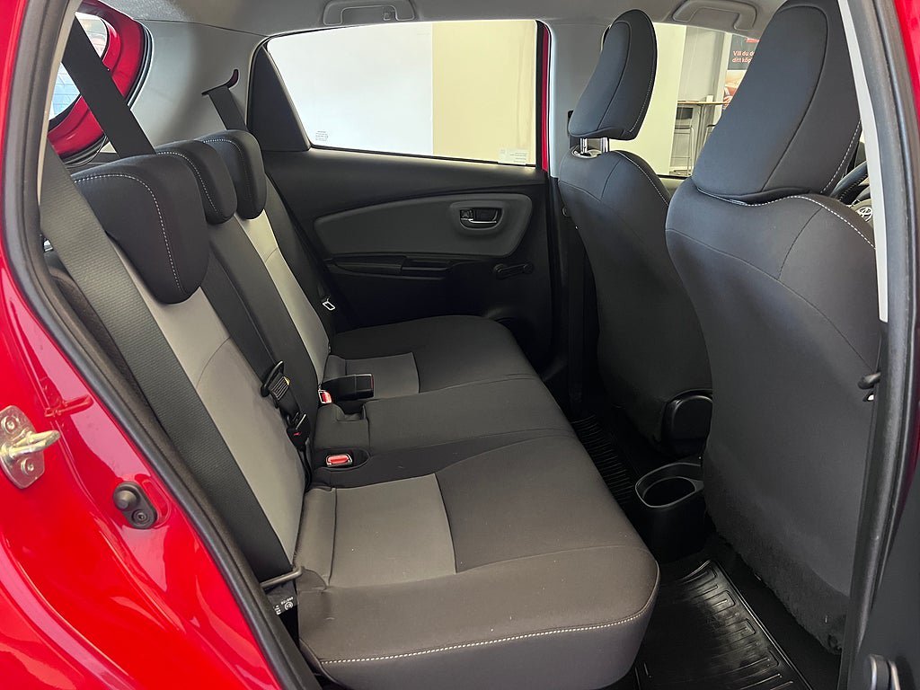 Vehicle Image 12