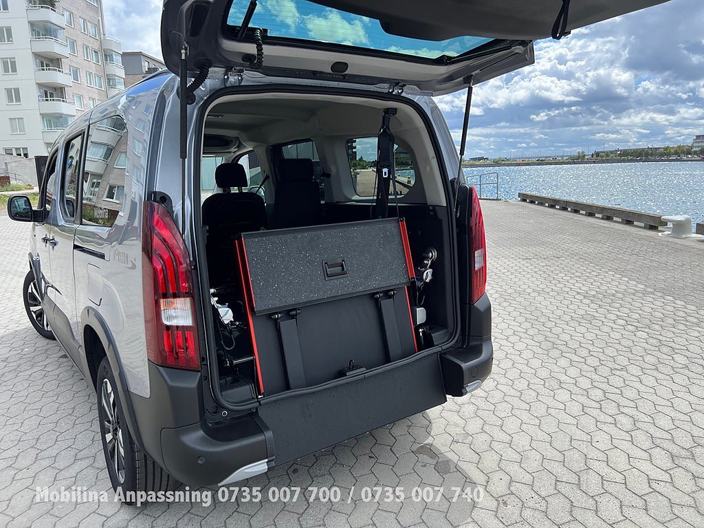 Vehicle Image 12