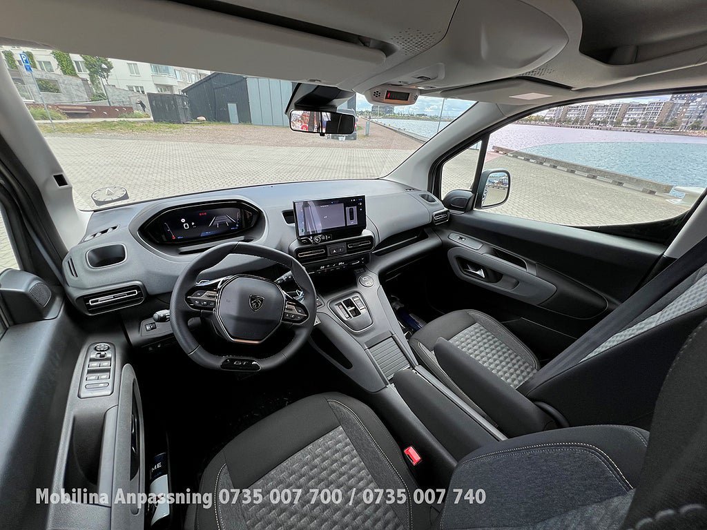 Vehicle Image 23