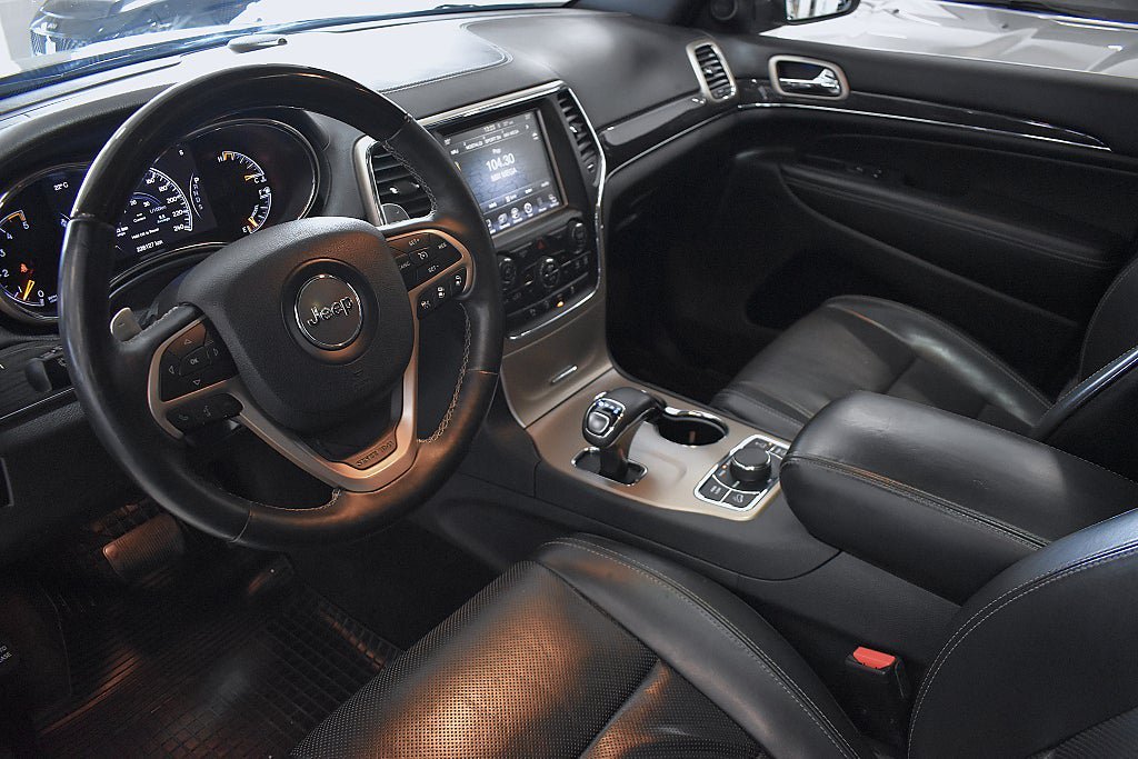 Vehicle Image 10