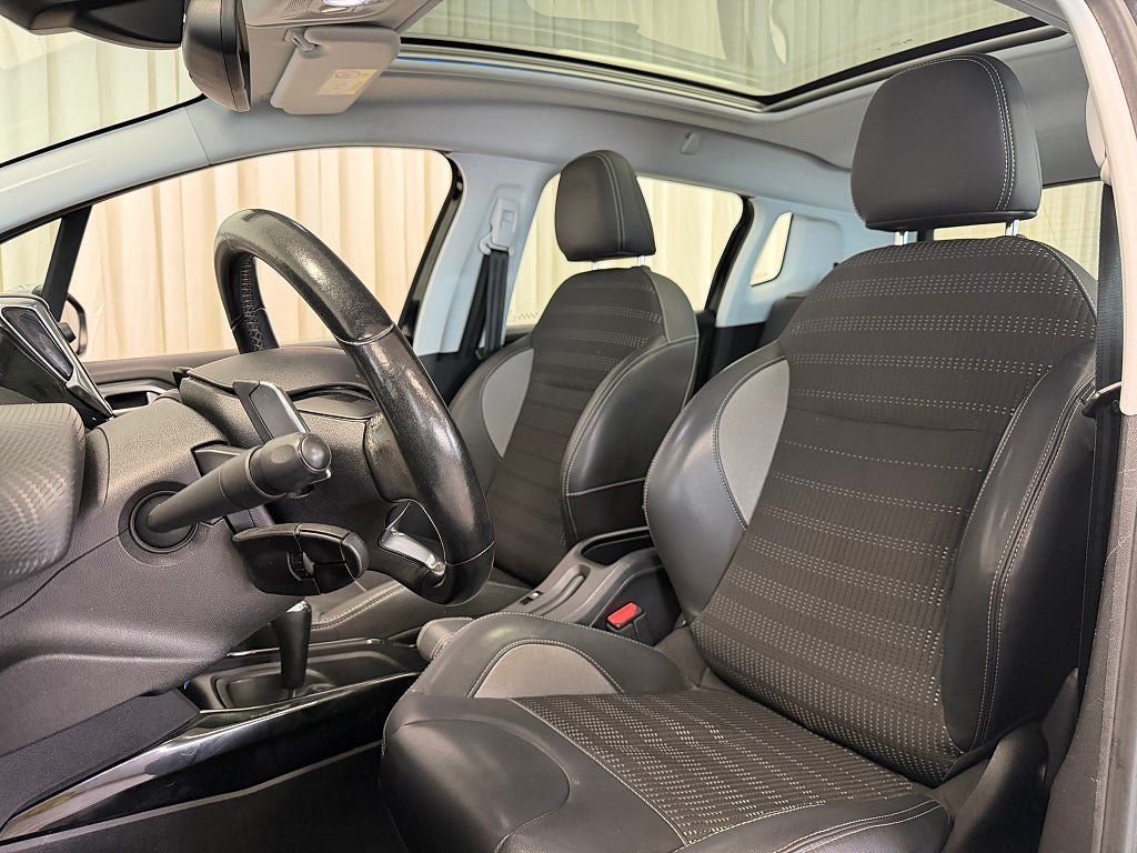 Vehicle Image 12