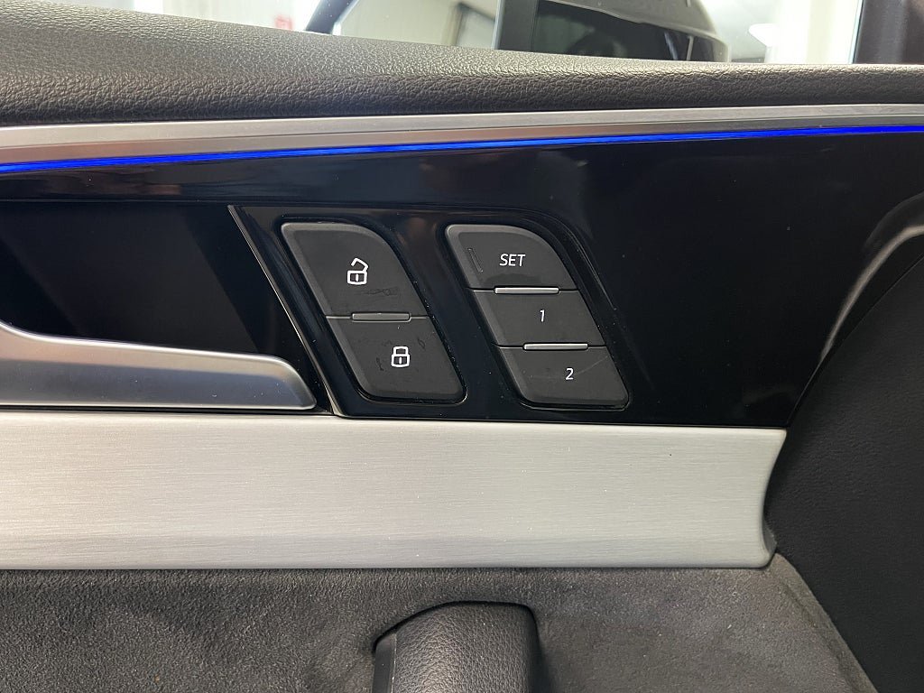 Vehicle Image 24
