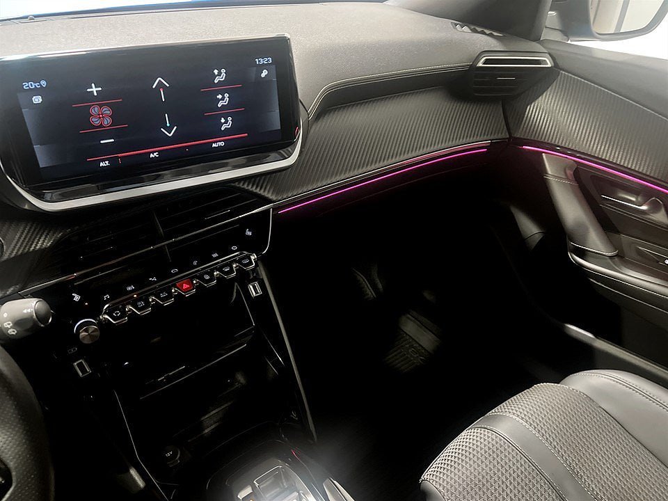 Vehicle Image 9