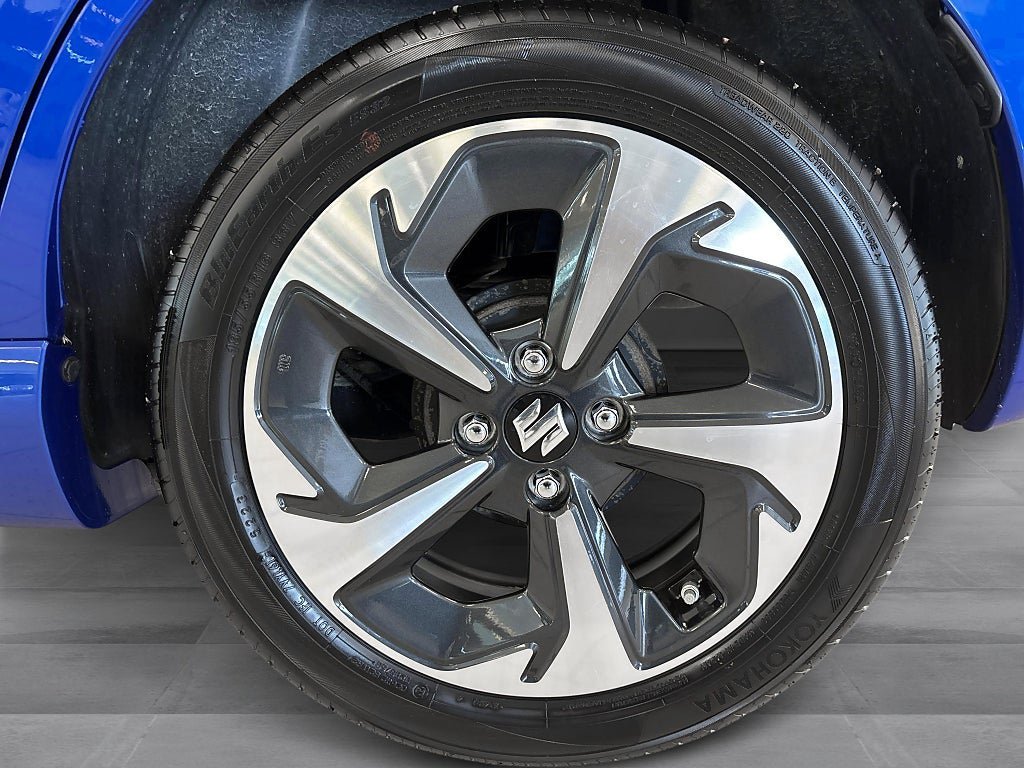 Vehicle Image 10