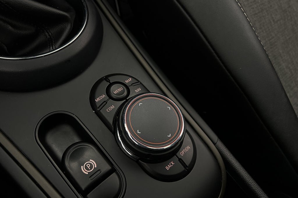 Vehicle Image 24