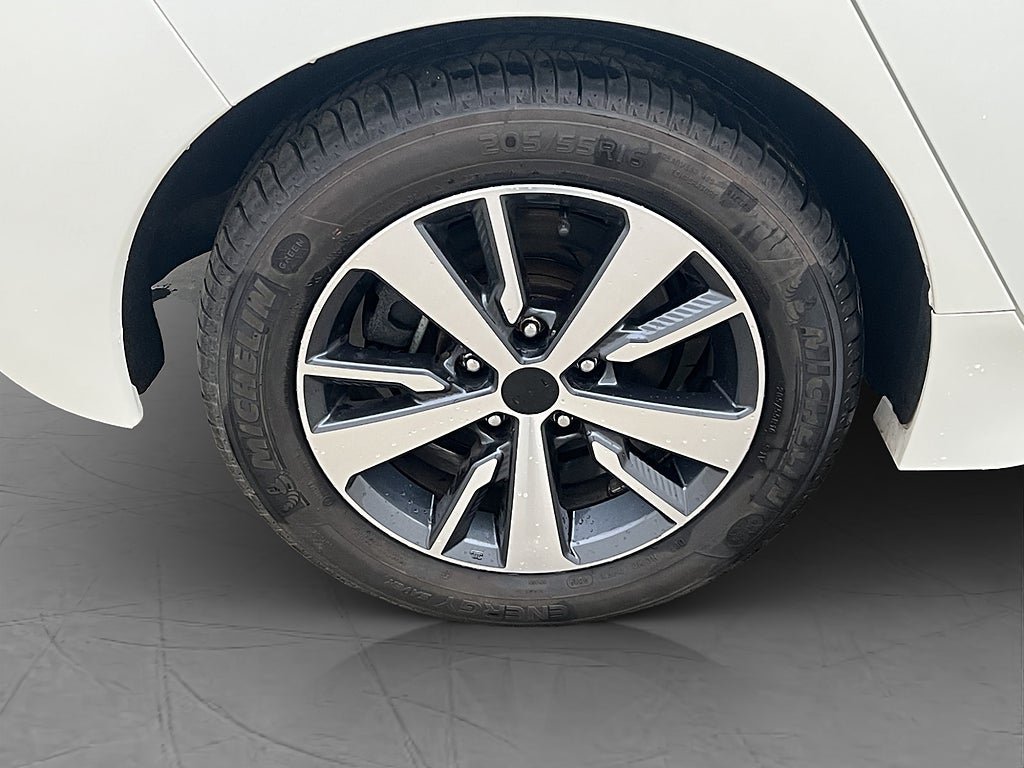 Vehicle Image 30