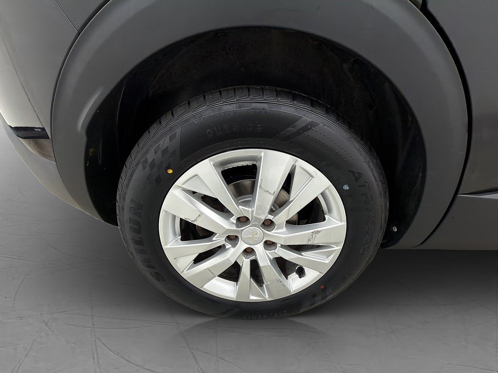 Vehicle Image 32