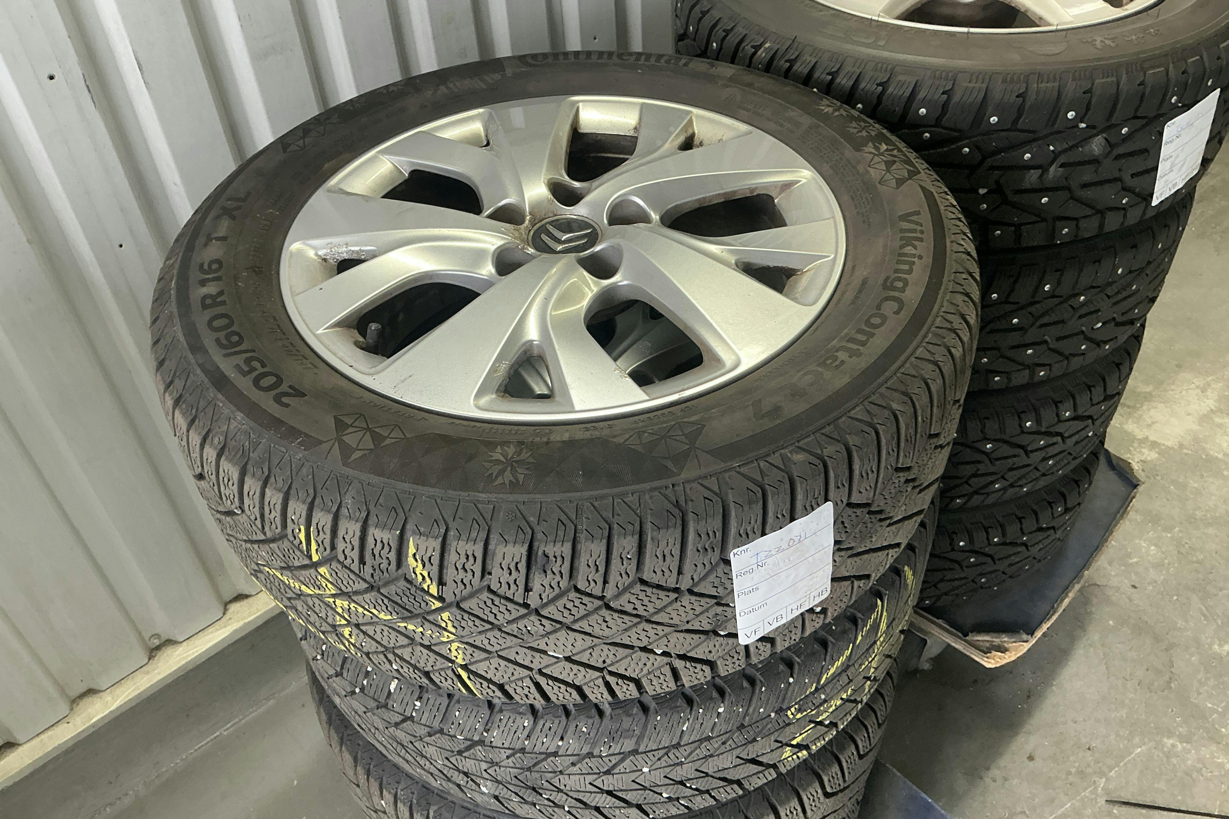 Vehicle Image 12