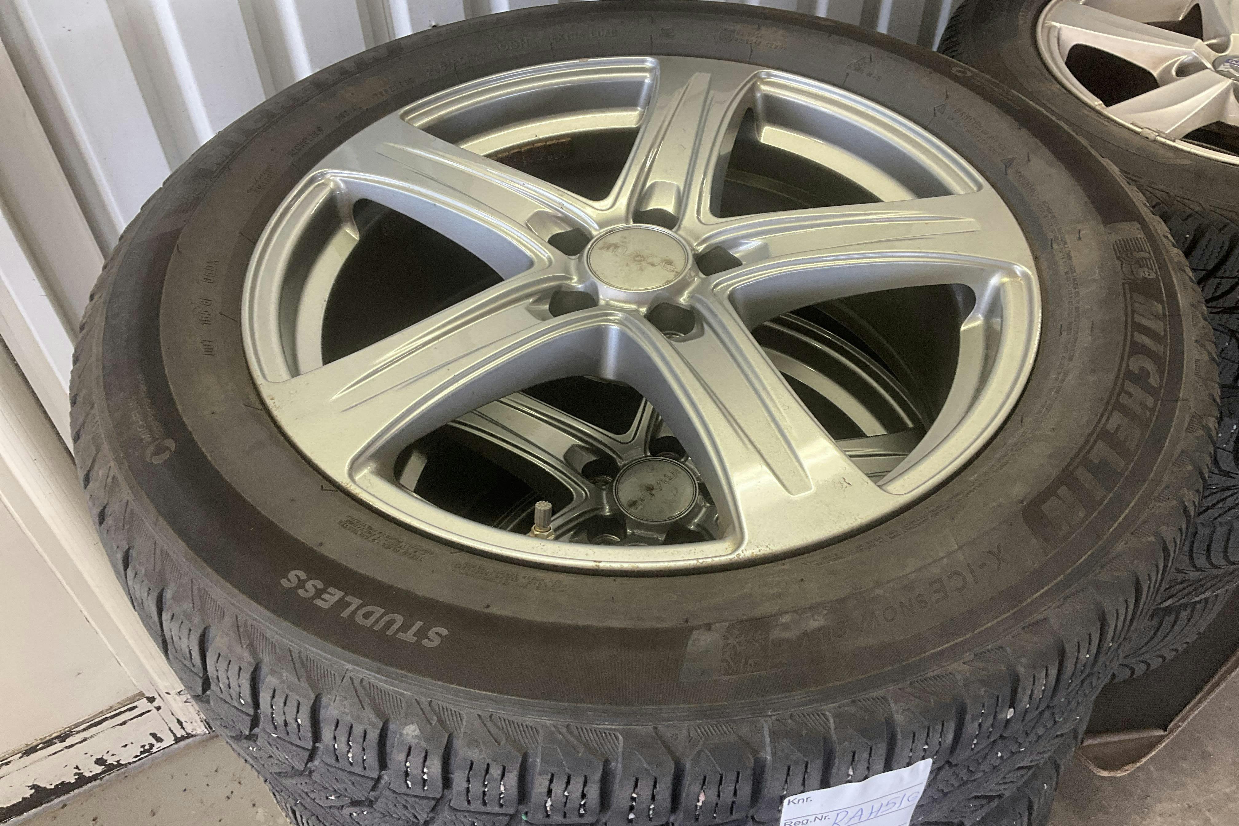 Vehicle Image 15