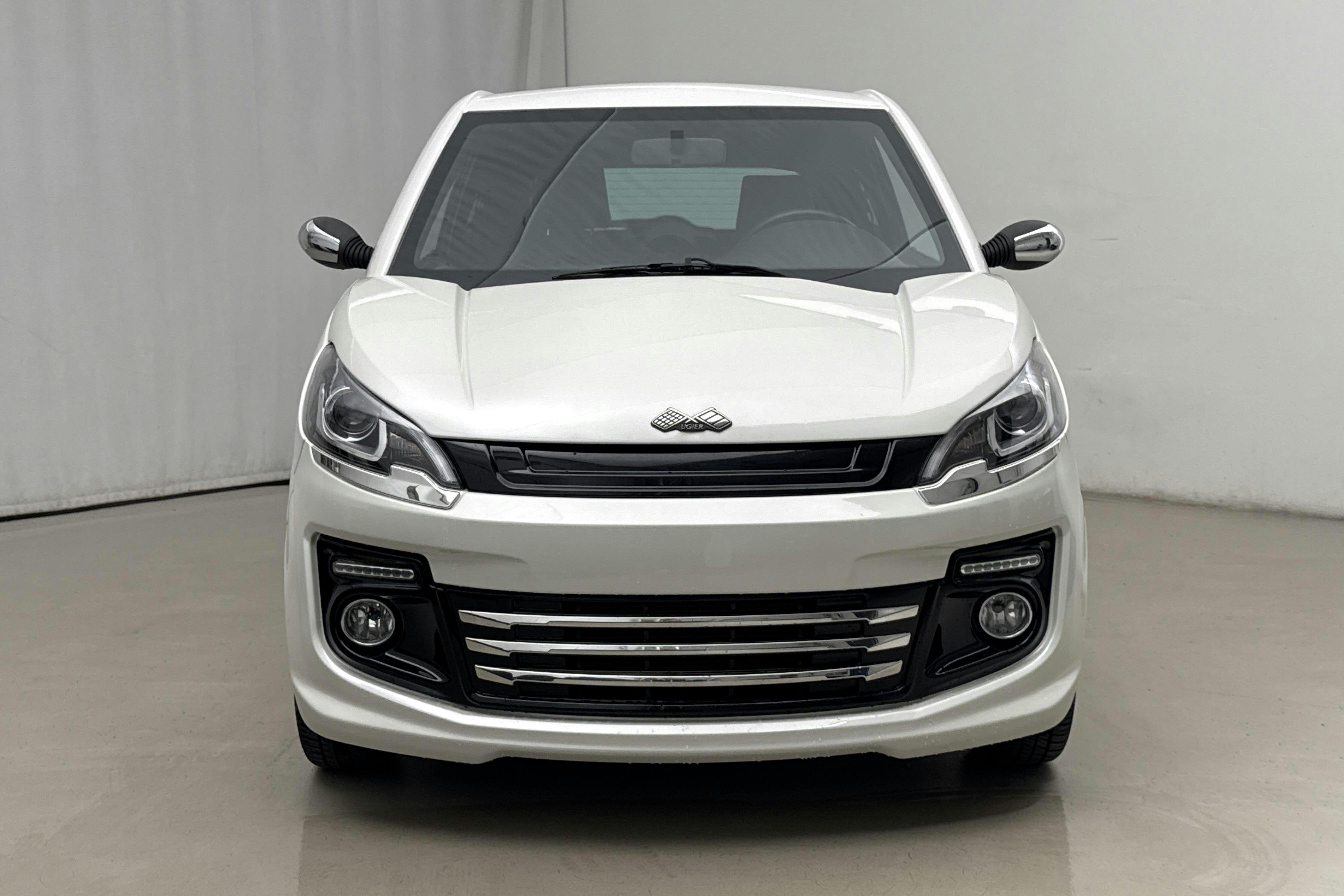 Vehicle Image 4