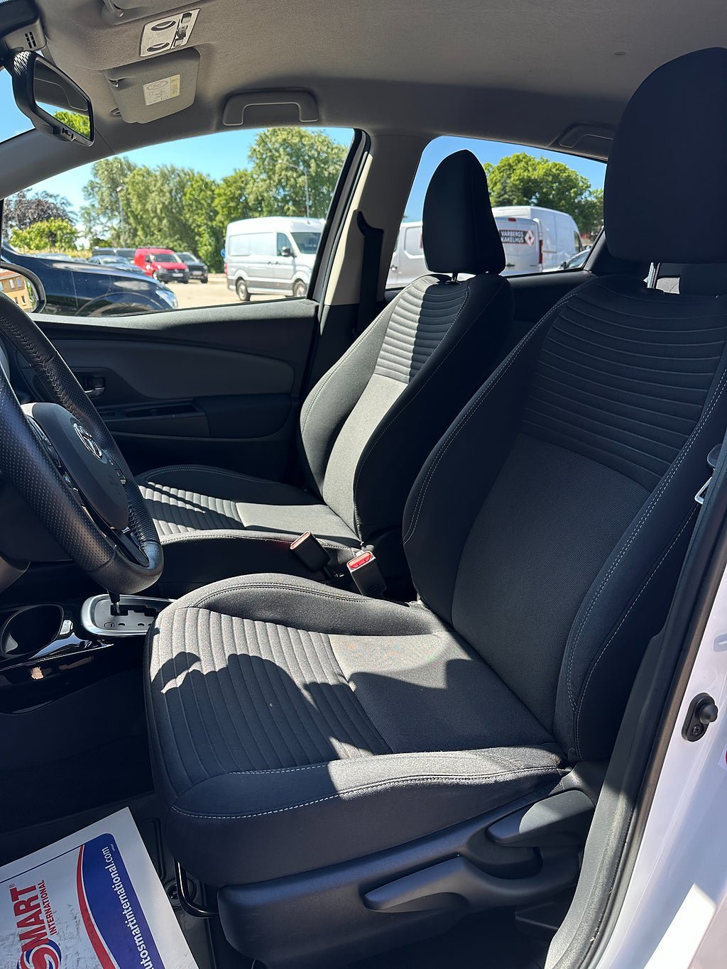 Vehicle Image 9
