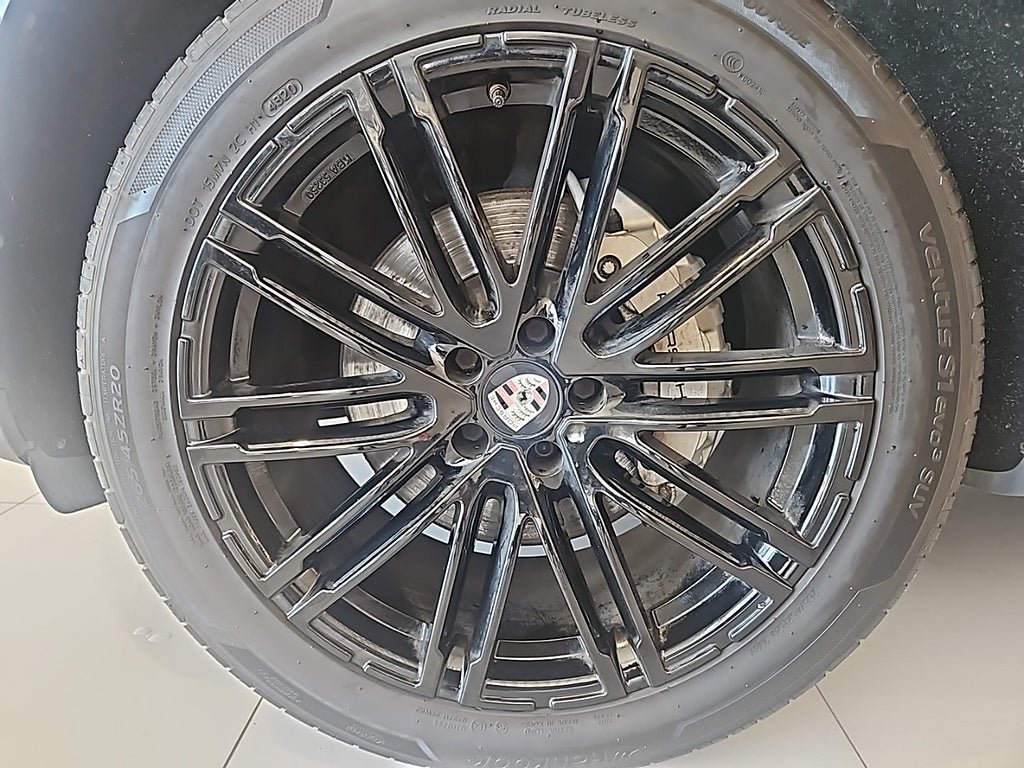 Vehicle Image 15