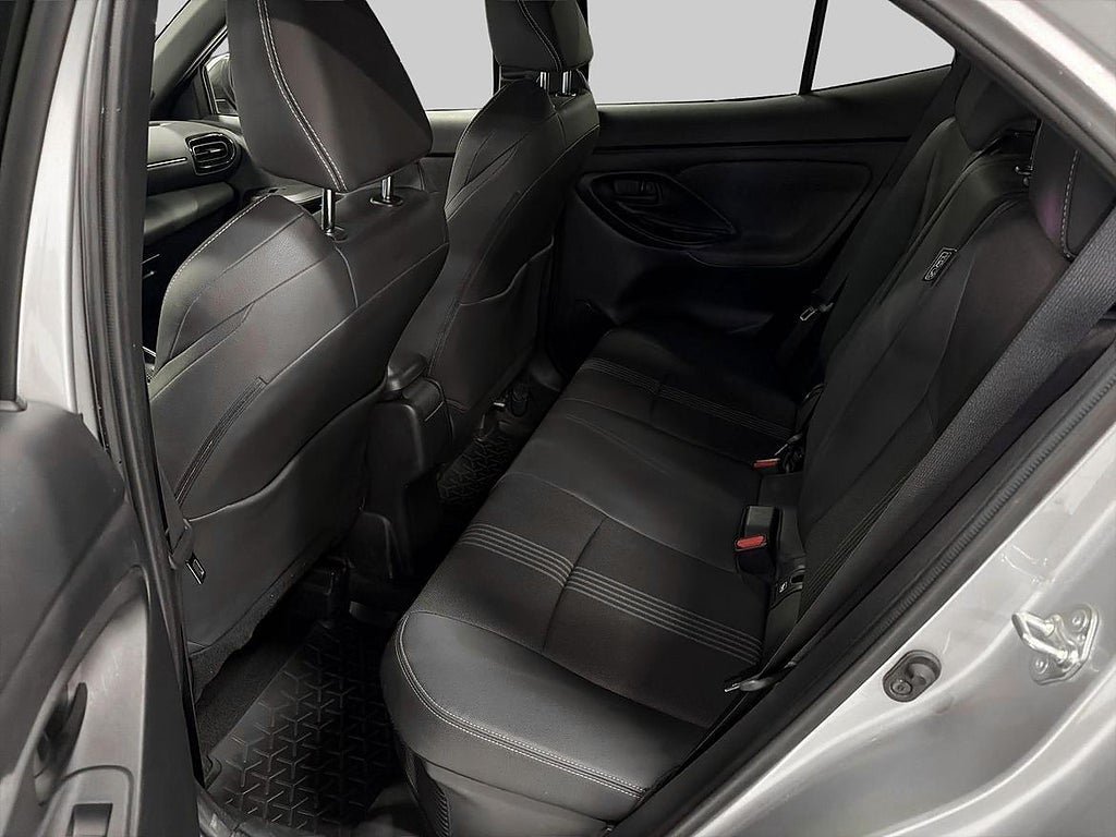 Vehicle Image 11