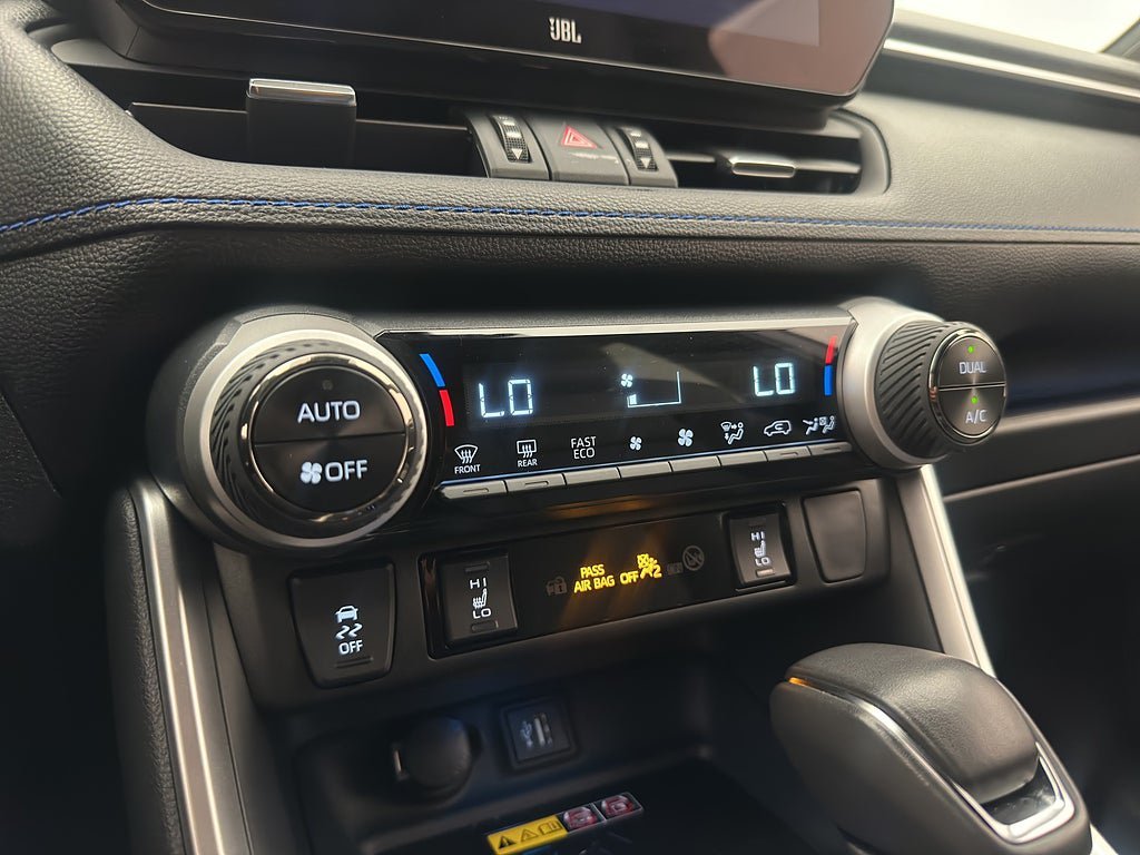 Vehicle Image 23