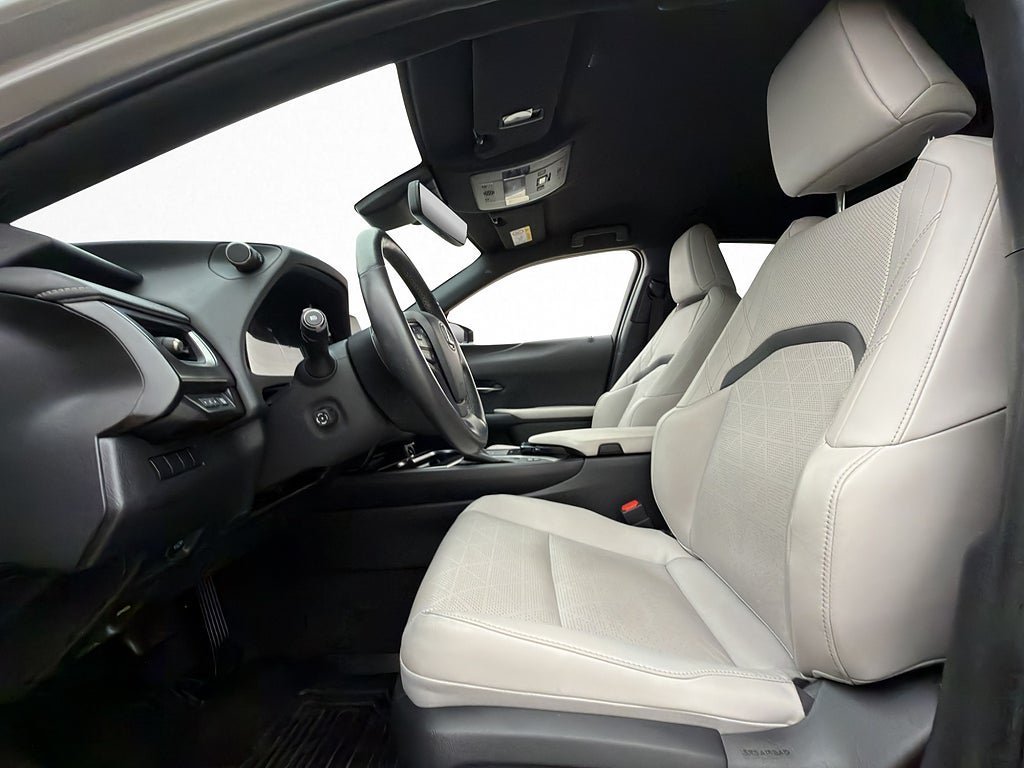 Vehicle Image 11