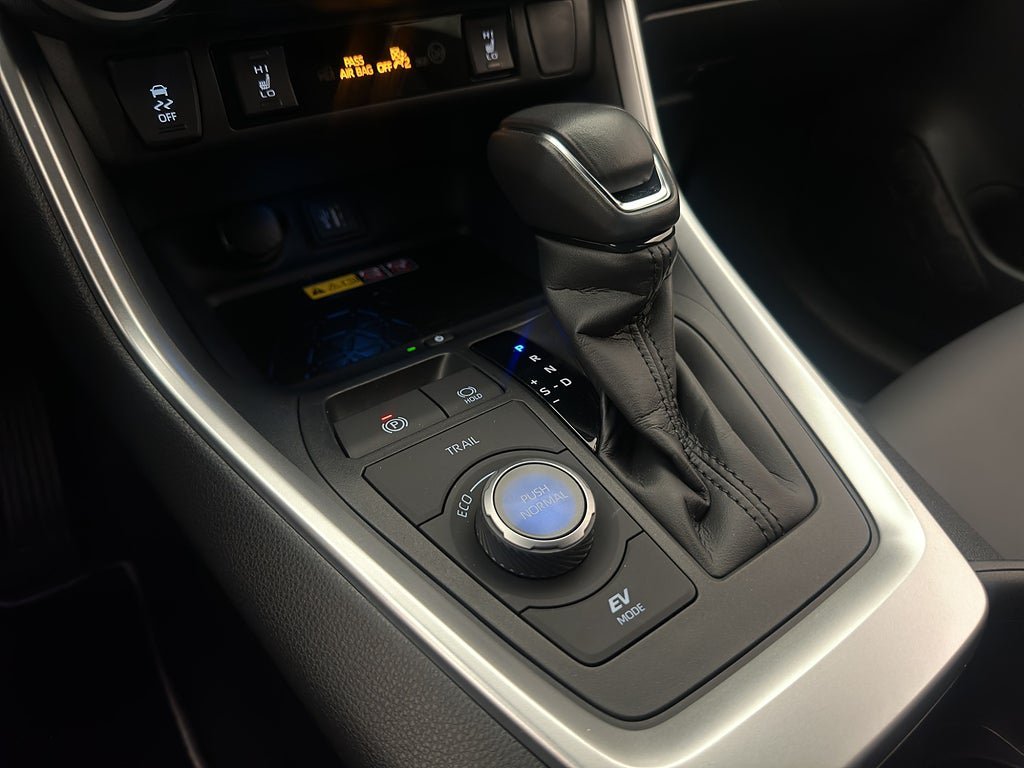 Vehicle Image 24