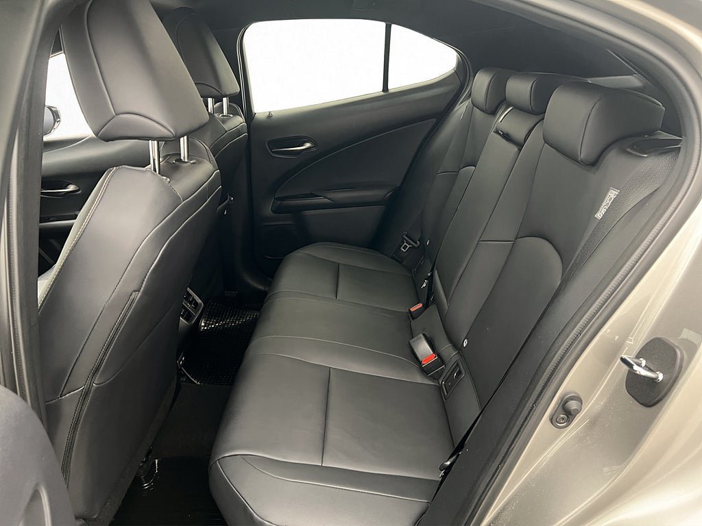 Vehicle Image 23