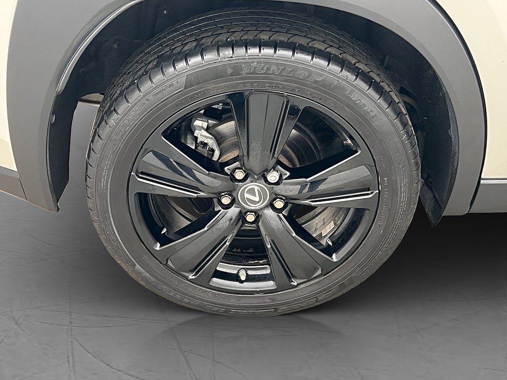 Vehicle Image 25