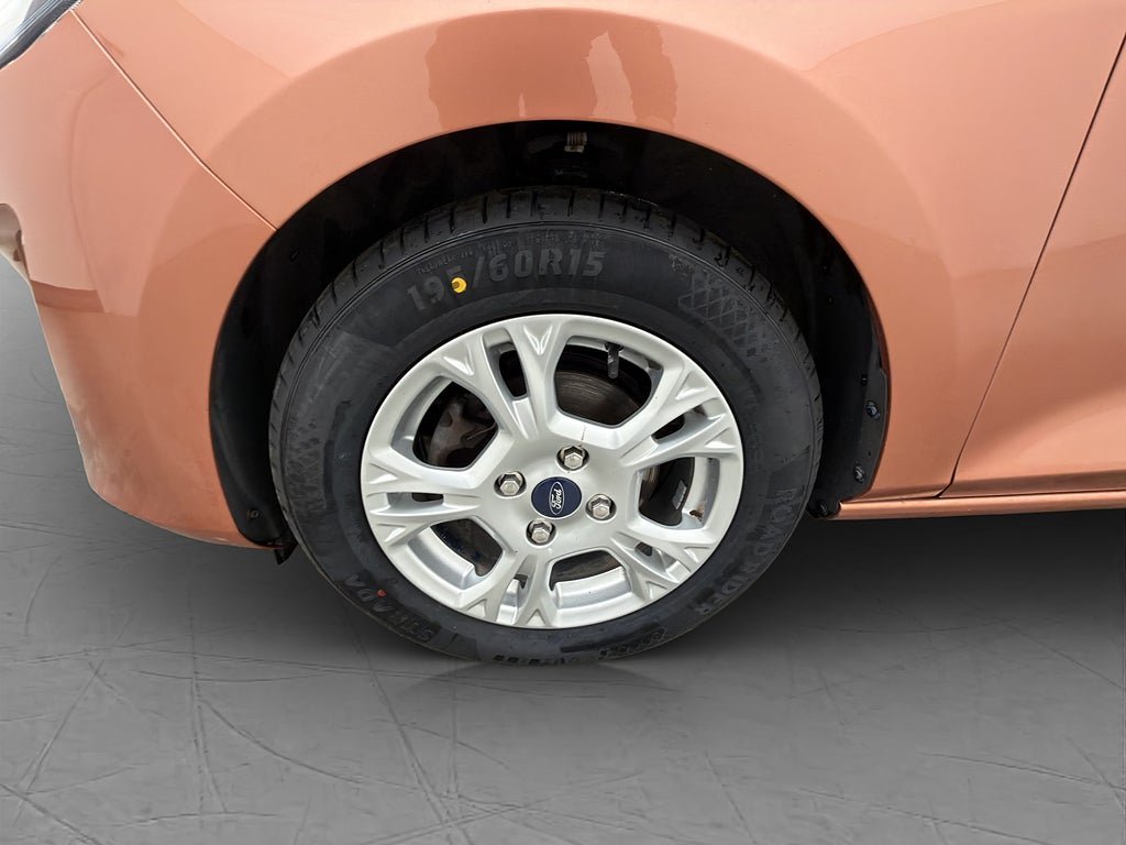 Vehicle Image 25