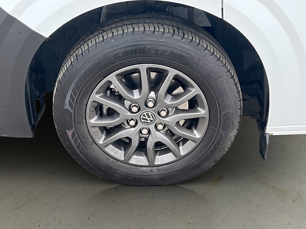 Vehicle Image 32