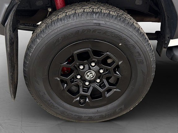 Vehicle Image 32