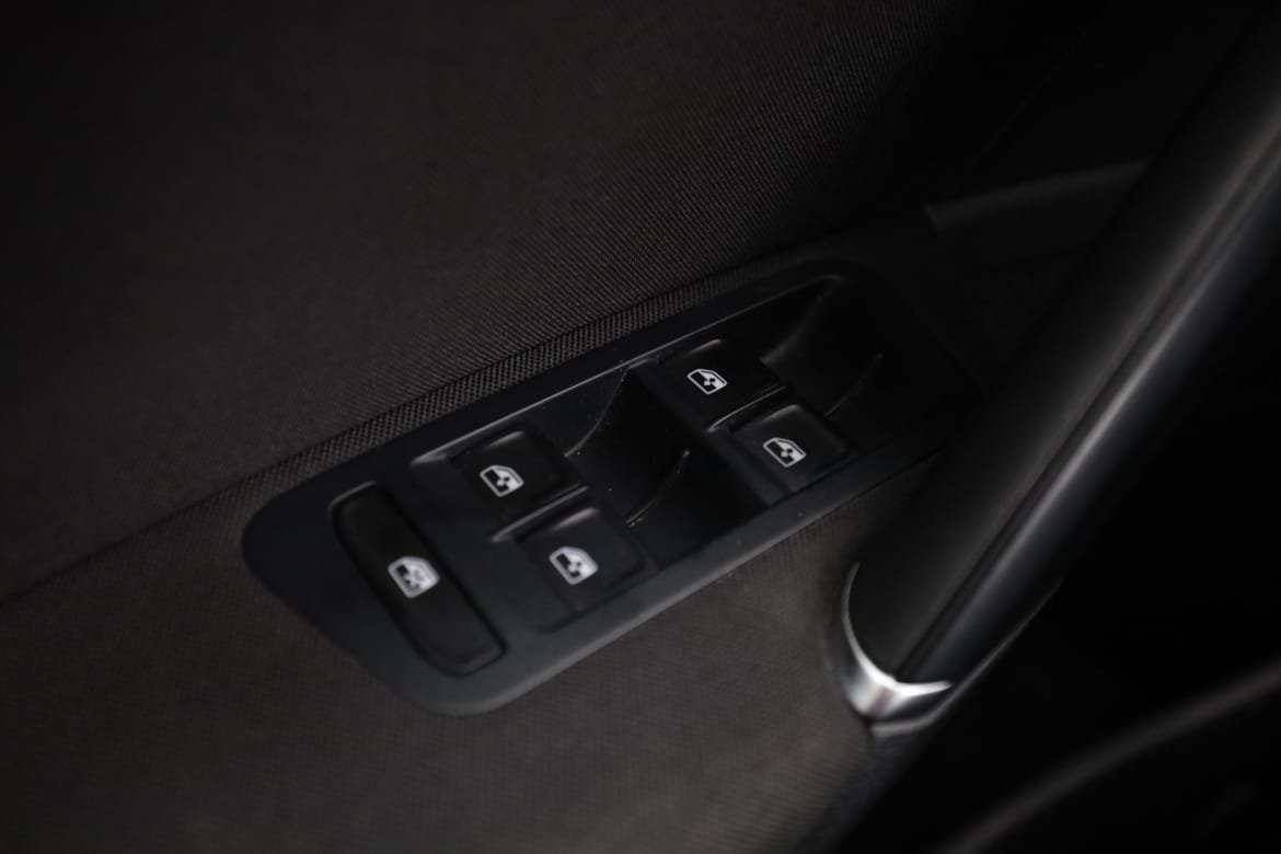 Vehicle Image 28