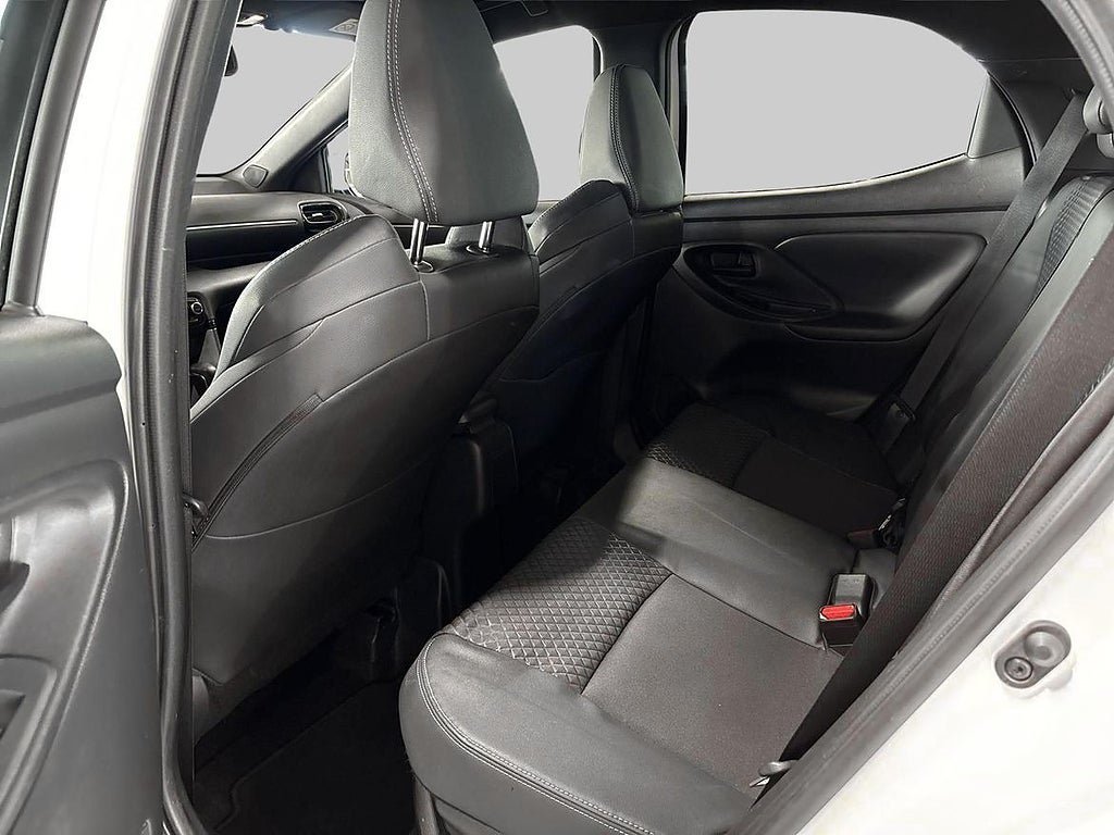 Vehicle Image 11