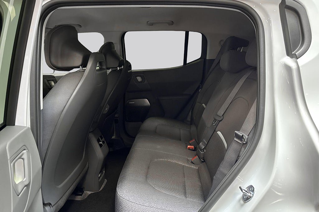 Vehicle Image 17