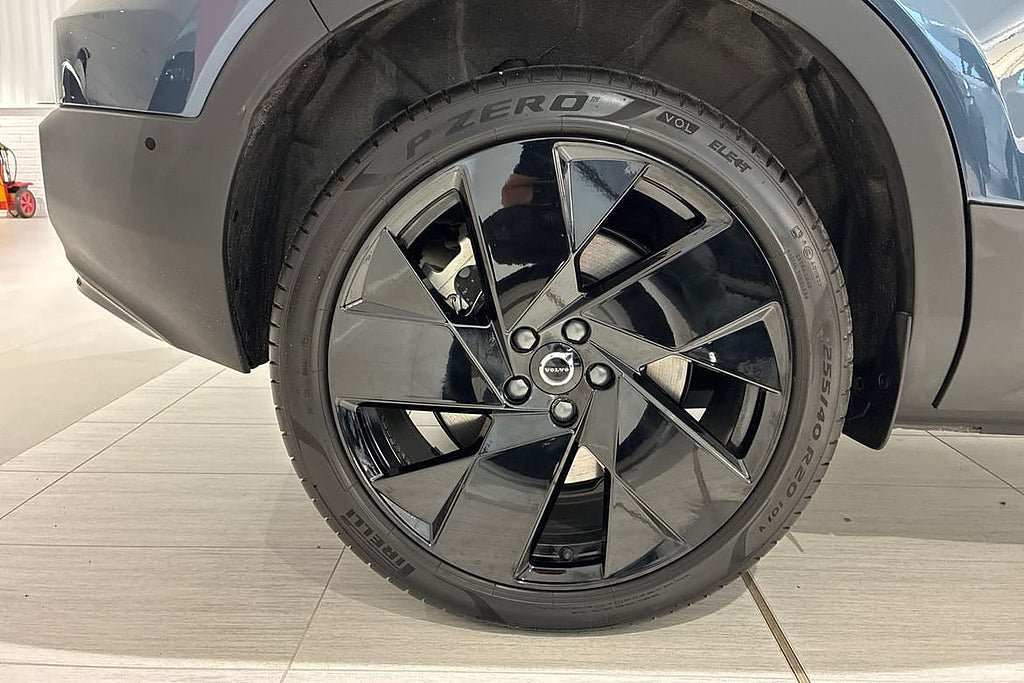 Vehicle Image 25