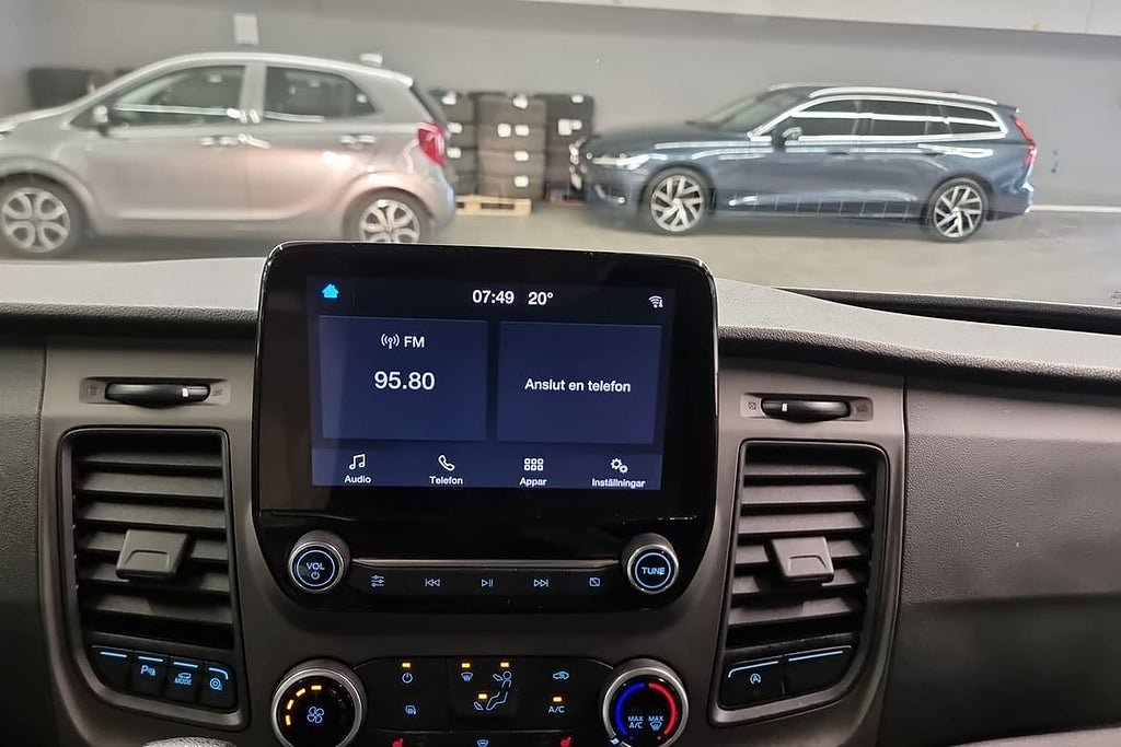 Vehicle Image 16