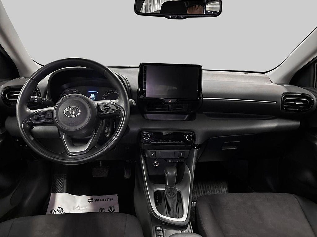 Vehicle Image 12