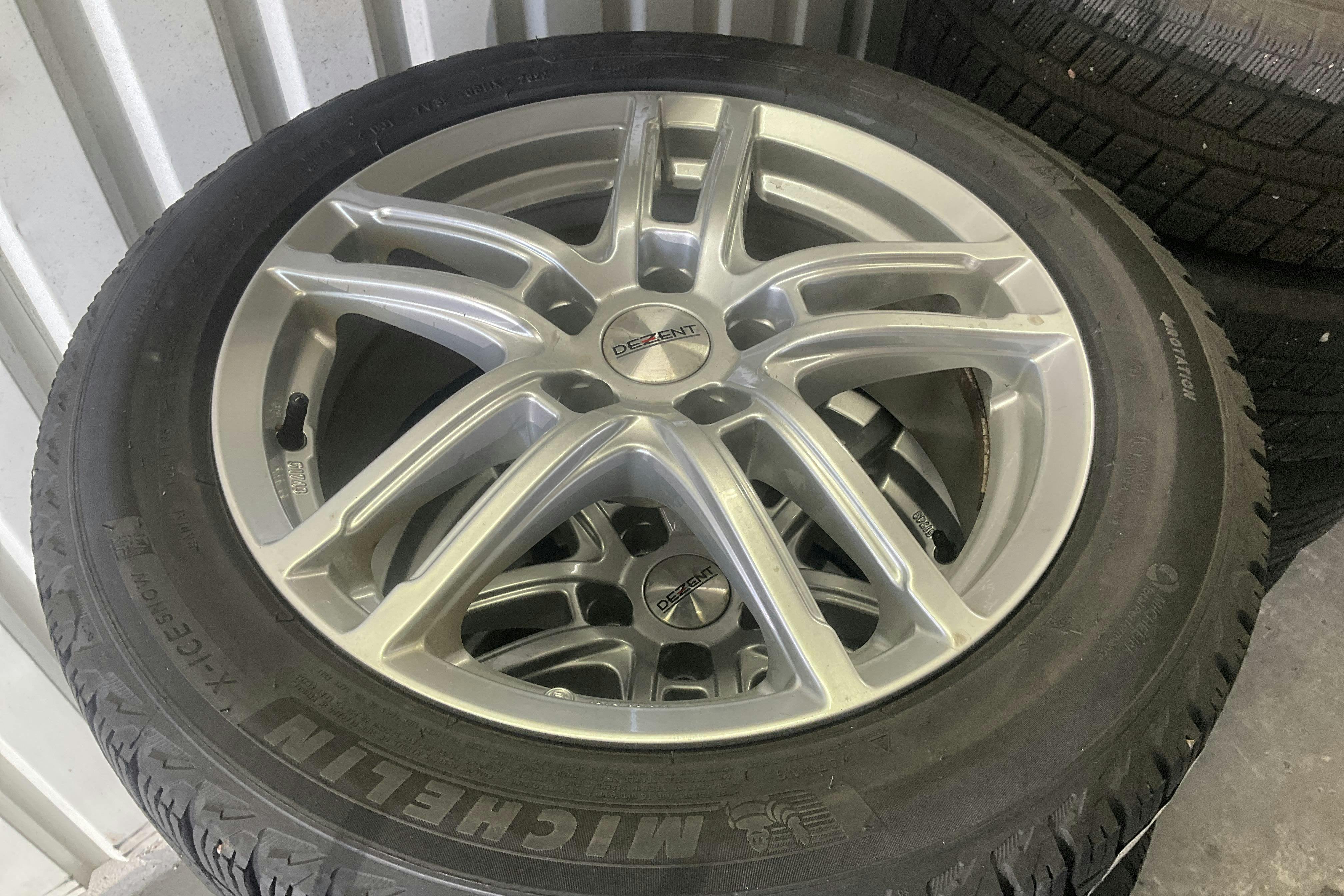 Vehicle Image 15
