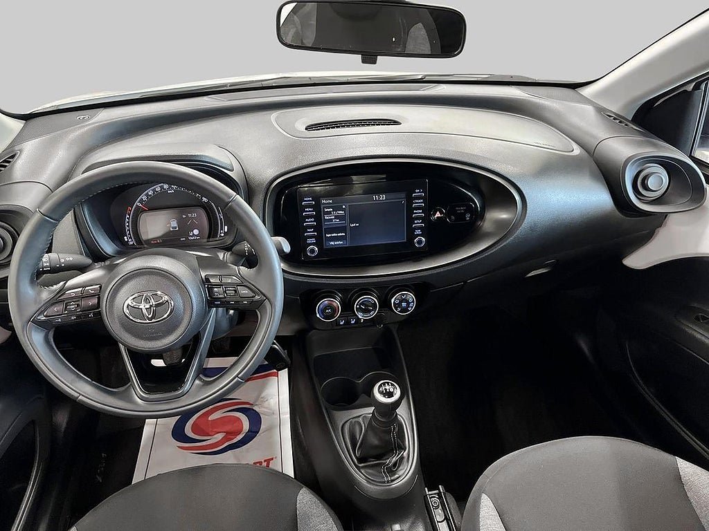Vehicle Image 11