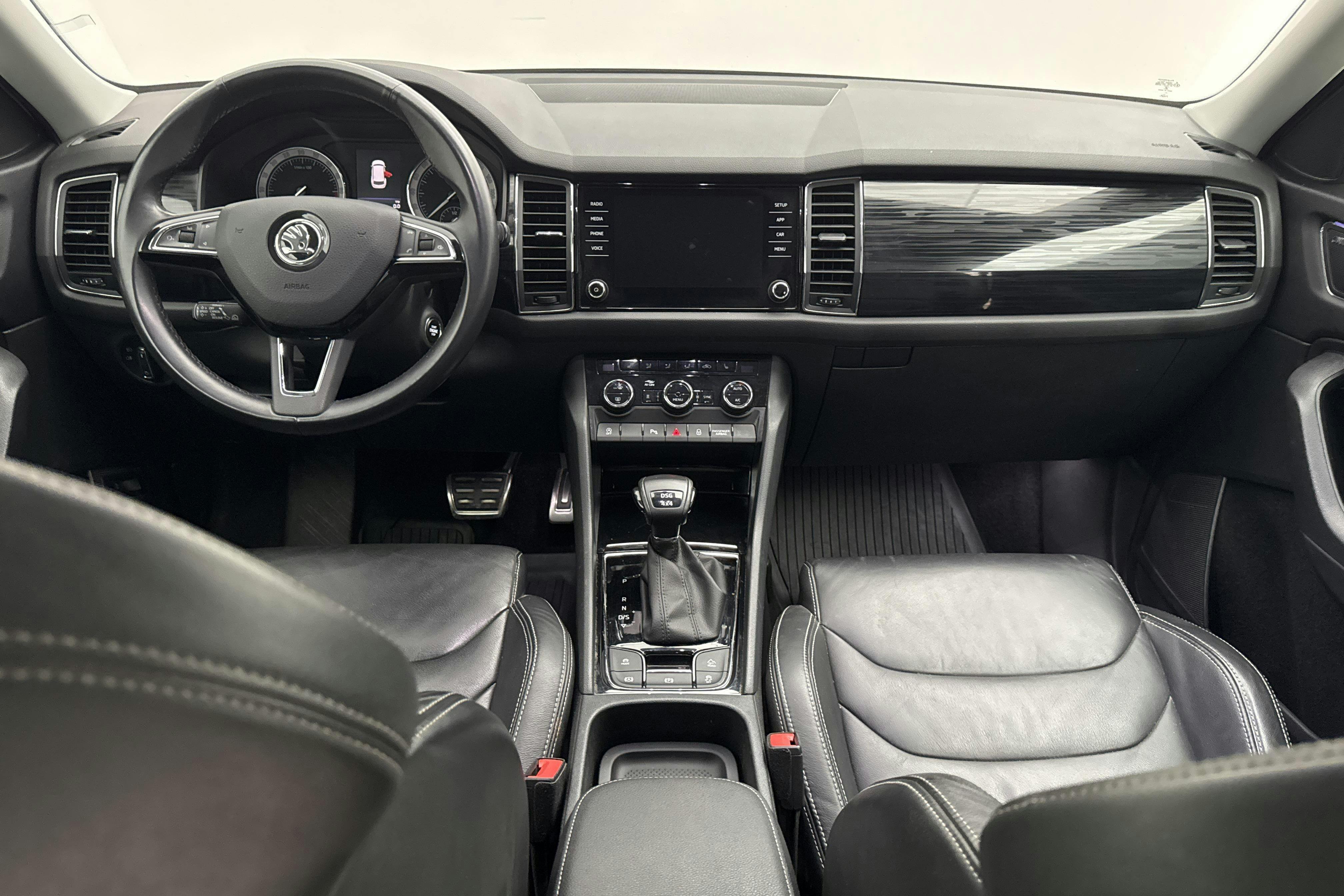 Vehicle Image 6