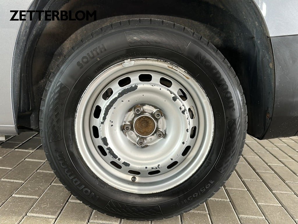 Vehicle Image 13