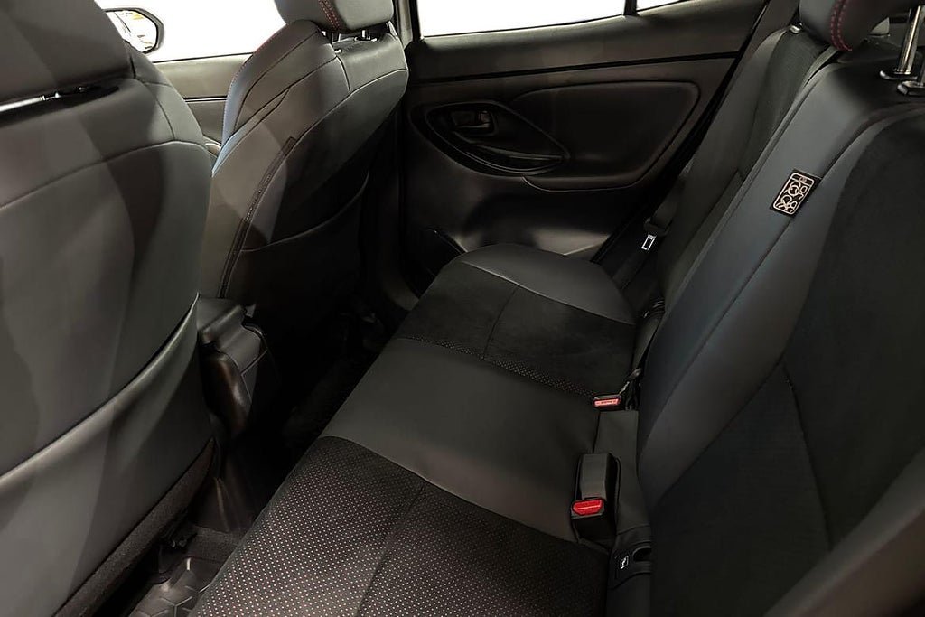 Vehicle Image 14