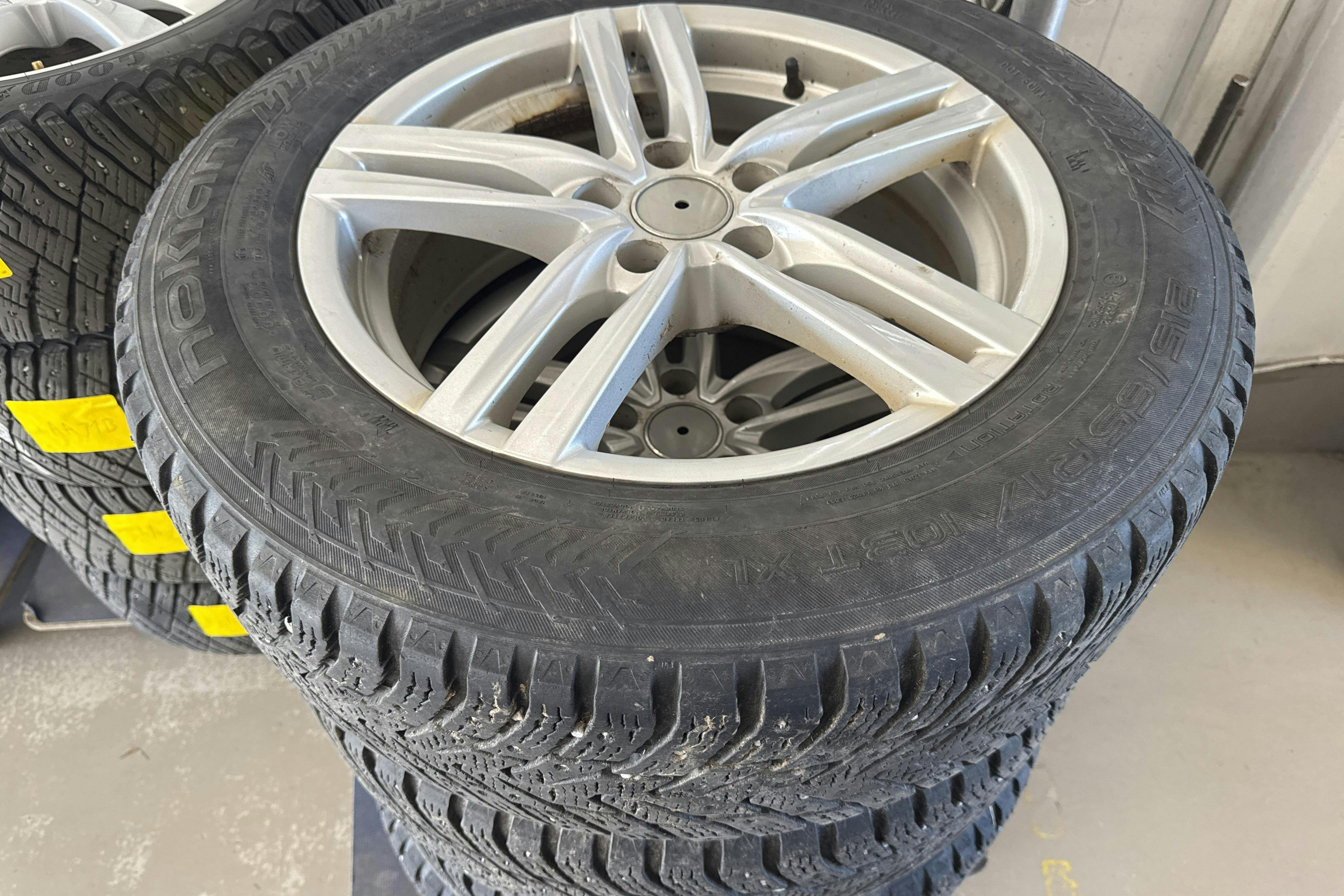 Vehicle Image 18
