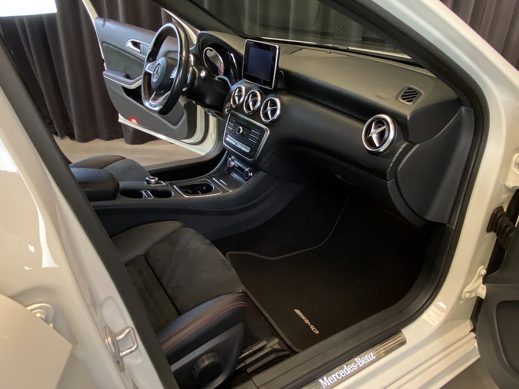 Vehicle Image 32