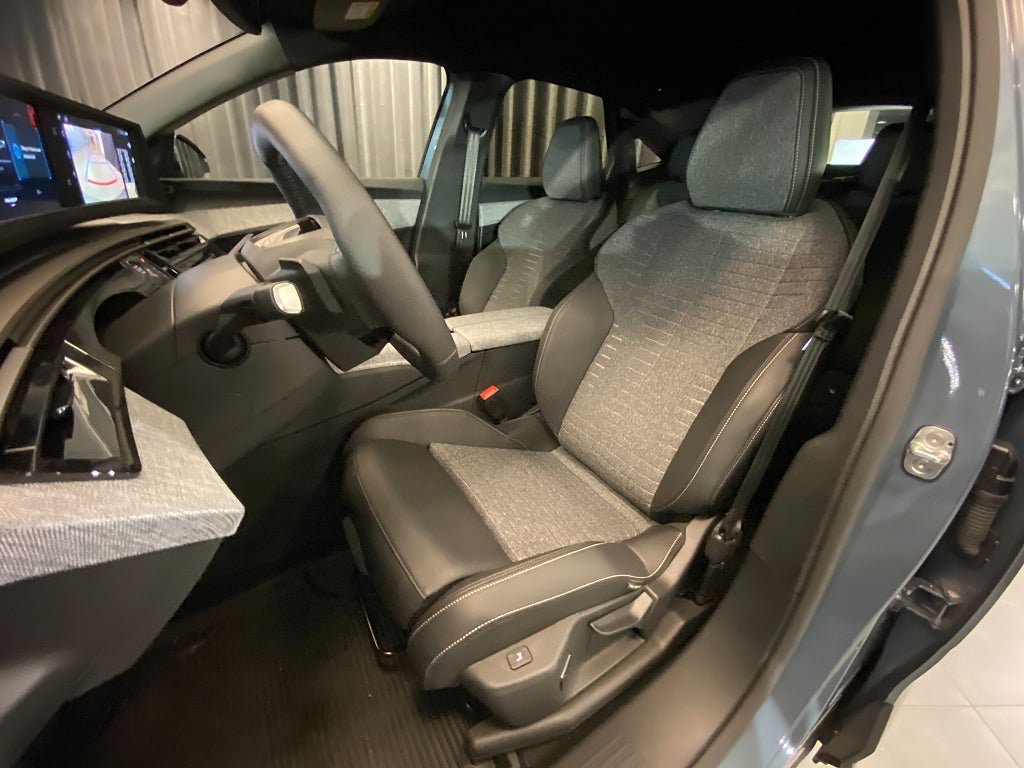 Vehicle Image 22