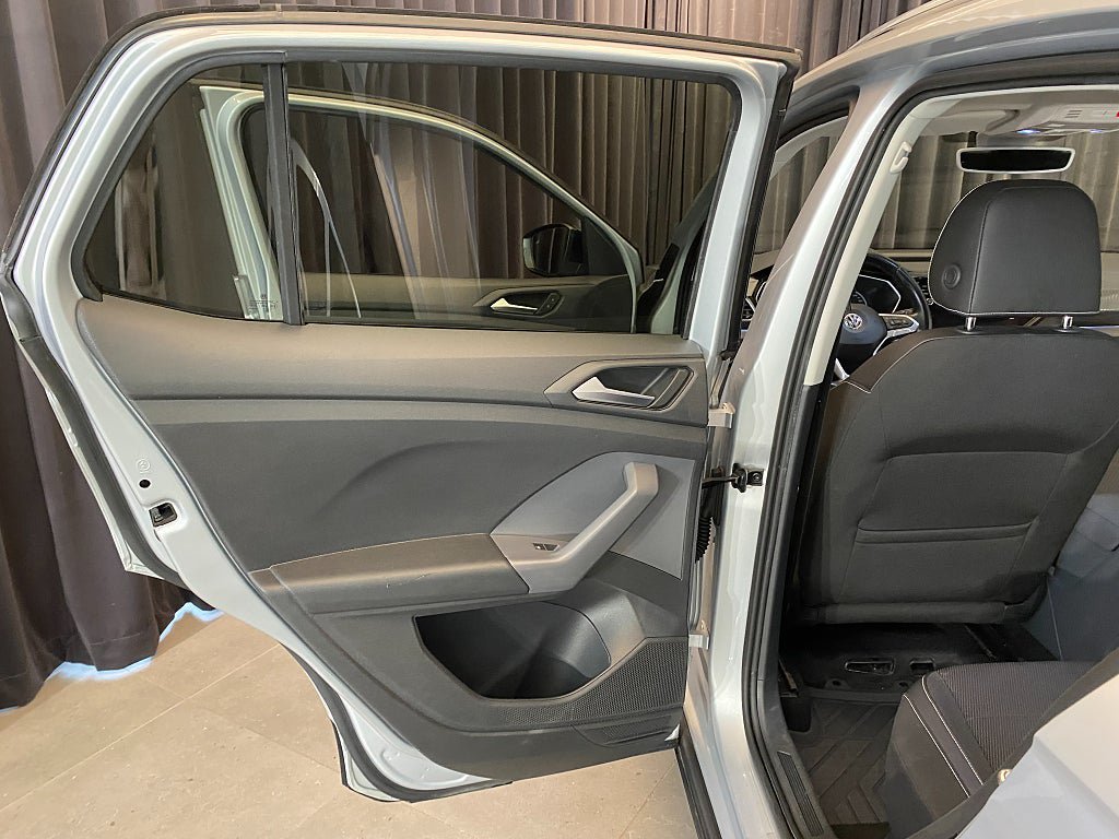 Vehicle Image 32