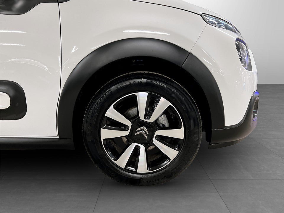 Vehicle Image 13